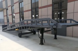 青島地區(qū)登車橋設(shè)備應(yīng)用全解析：選型、優(yōu)勢與常見問題